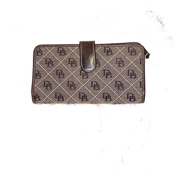 Dooney and Bourke wallet